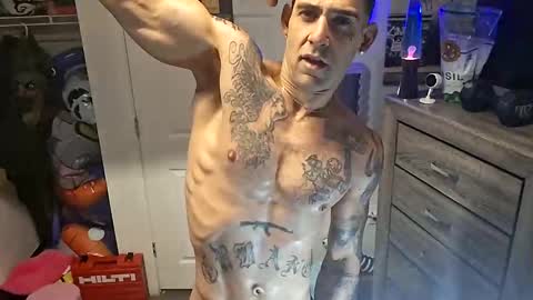 Snapshot of geekedoutlabs chatting on 10-12-25, 07:46 Zanecubano online show from 10-12-25, 07:46