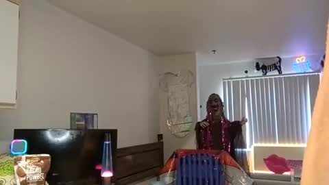 Snapshot of geekedoutlabs chatting on 10-16-25, 05:14 Zanecubano online show from 10-16-25, 05:14