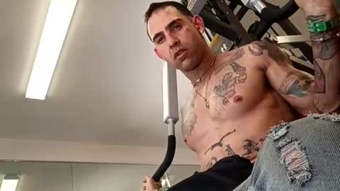 Snapshot of geekedoutlabs chatting on 10-19-25, 05:46 Zanecubano online show from 10-19-25, 05:46