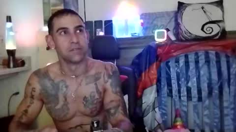 Snapshot of geekedoutlabs chatting on 10-20-25, 10:16 Zanecubano online show from 10-20-25, 10:16