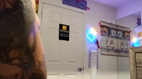 Snapshot of geekedoutlabs chatting on 10-25-25, 12:40 Zanecubano online show from 10-25-25, 12:40