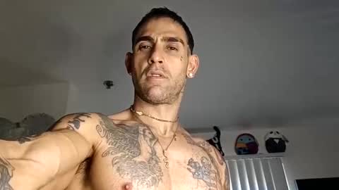 Snapshot of geekedoutlabs chatting on 10-25-25, 02:46 Zanecubano online show from 10-25-25, 02:46