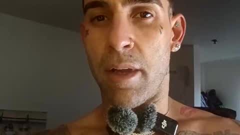 Snapshot of geekedoutlabs chatting on 11-05-25, 05:02 Zanecubano online show from 11-05-25, 05:02