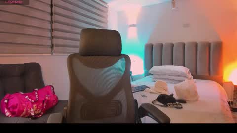 Snapshot of gemarodriguez_ chatting on 11-10-25, 04:11 Gemma online show from 11-10-25, 04:11