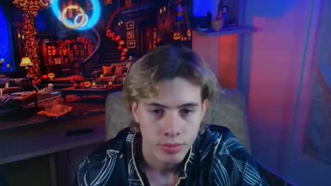 Snapshot of gemdominus chatting on 10-13-25, 12:43 Gem Dominus online show from 10-13-25, 12:43