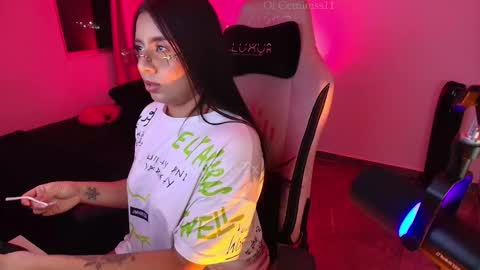 Snapshot of geminis11 chatting on 11-15-25, 12:30 geminis11 online show from 11-15-25, 12:30