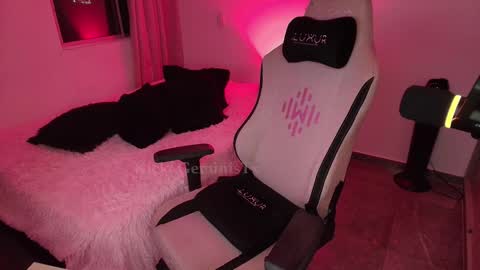 Snapshot of geminis11 chatting on 12-18-25, 02:17 geminis11 online show from 12-18-25, 02:17