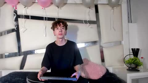 genesis_js online show from 11-19-25, 03:39