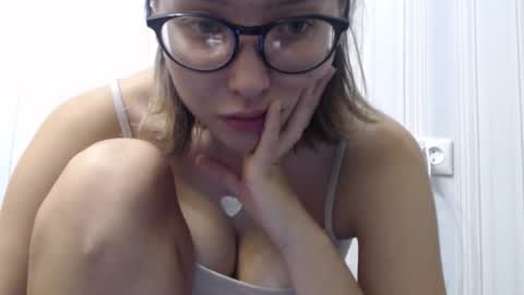 Snapshot of genev__ievee chatting on 11-13-25, 02:16 genev__ievee online show from 11-13-25, 02:16