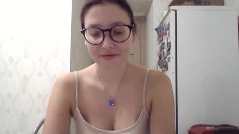 Snapshot of genev__ievee chatting on 11-14-25, 03:05 genev__ievee online show from 11-14-25, 03:05