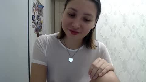 Snapshot of genev__ievee chatting on 11-18-25, 05:28 genev__ievee online show from 11-18-25, 05:28