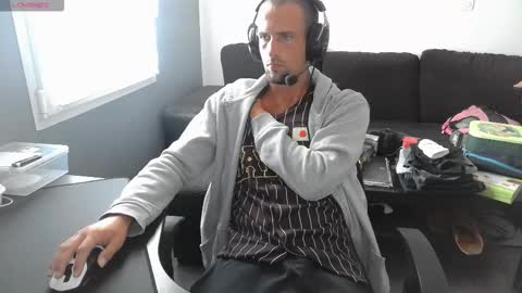 Snapshot of genie_lamps chatting on 10-11-25, 01:20 Edouard online show from 10-11-25, 01:20