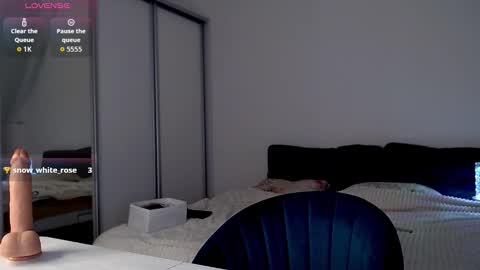 Snapshot of gentle__woman chatting on 11-24-25, 03:39 Chrisa online show from 11-24-25, 03:39