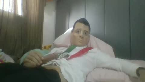 gentlrman33 online show from 11-02-25, 10:23