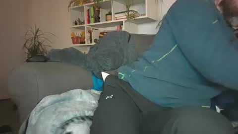 Snapshot of geon2xx chatting on 12-01-25, 04:12 Geon online show from 12-01-25, 04:12