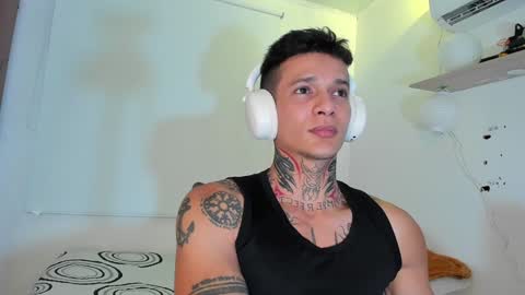 independent model online show from 12-31-24, 06:48