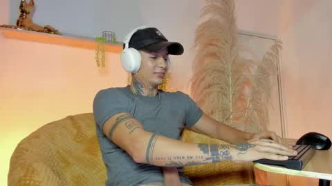 independent model online show from 09-16-25, 12:55