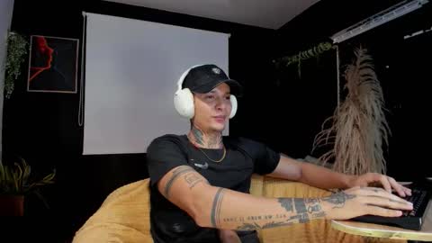 independent model online show from 11-06-25, 05:08