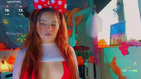 Snapshot of georgina_moschino chatting on 10-15-25, 10:21 georgina_moschino online show from 10-15-25, 10:21