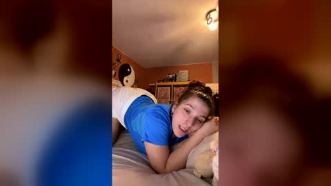 Snapshot of georginamoor chatting on 03-30-26, 09:27 Georgina Moor online show from 03-30-26, 09:27