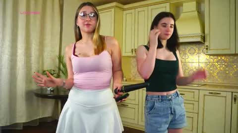 My name is Kelly online show from 11-10-25, 03:38