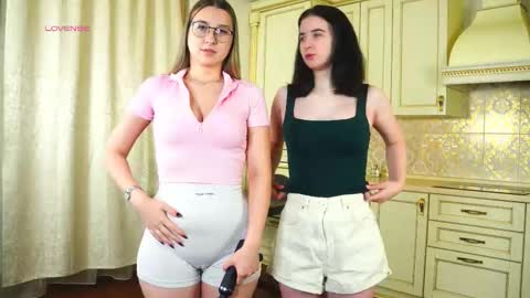 My name is Kelly online show from 11-11-25, 03:06