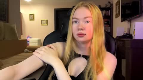 Amelia online show from 11-07-25, 04:34