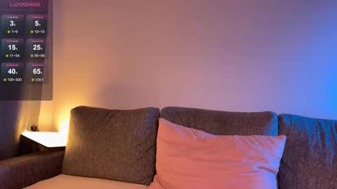 Snapshot of gethigh_ chatting on 10-31-25, 06:25 Liz and Mark online show from 10-31-25, 06:25