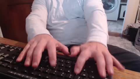 Snapshot of gethoggy chatting on 10-25-25, 03:29 gethoggy online show from 10-25-25, 03:29