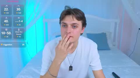 Alex online show from 10-31-25, 06:42