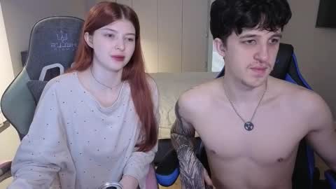 Snapshot of ggoppolsme chatting on 10-16-25, 05:58 Ester and Ri online show from 10-16-25, 05:58