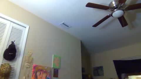 SrirachaSwitchblade  online show from 11-14-25, 10:14