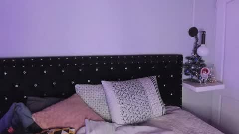 Snapshot of ghosty_doll chatting on 12-17-25, 08:26 Allison online show from 12-17-25, 08:26