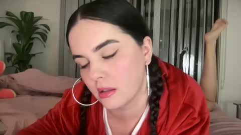 Snapshot of gia_is_horny chatting on 01-10-25, 05:05 The Queen of Squirt online show from 01-10-25, 05:05