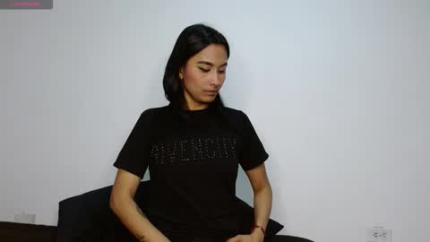 Gia Lee online show from 10-19-25, 04:57