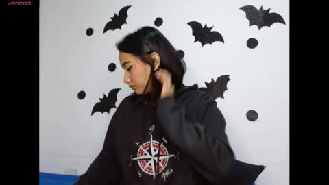 Gia Lee online show from 10-24-25, 02:30