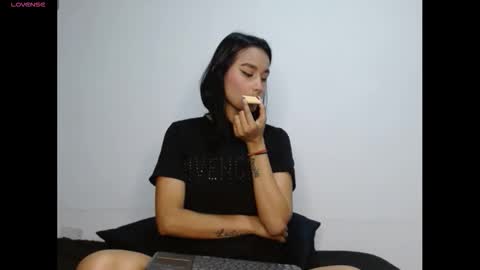 Gia Lee online show from 11-06-25, 04:02