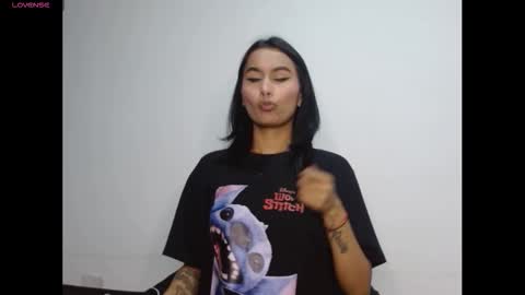 Gia Lee online show from 11-11-25, 02:33