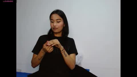 Gia Lee online show from 11-19-25, 02:11