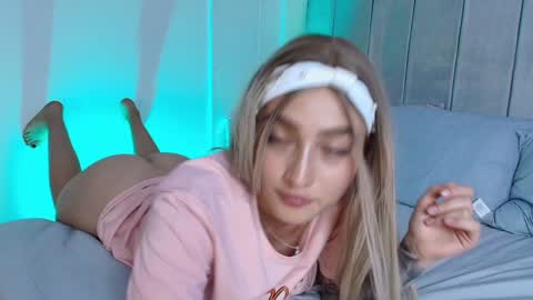 Snapshot of giaa_ross chatting on 01-09-25, 05:22 Gia online show from 01-09-25, 05:22
