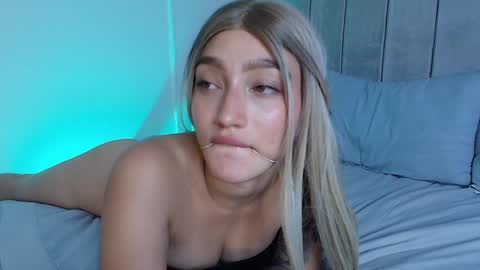 Snapshot of giaa_ross chatting on 01-10-25, 05:56 Gia online show from 01-10-25, 05:56