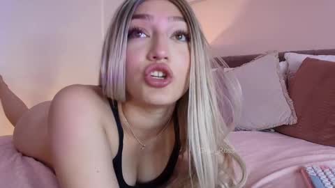 Snapshot of giaa_ross chatting on 02-17-25, 02:37 Gia online show from 02-17-25, 02:37