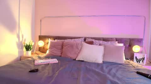Snapshot of giaa_ross chatting on 03-08-25, 03:02 Gia online show from 03-08-25, 03:02