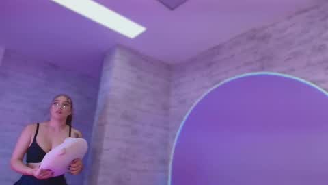 Gia online show from 02-12-26, 07:42