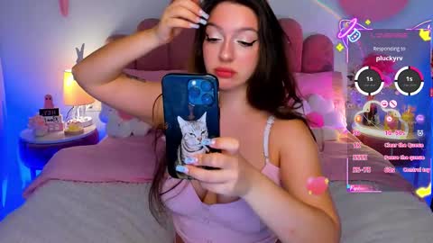 Gia online show from 11-04-25, 01:32