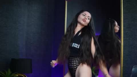 Snapshot of giaeasyice chatting on 11-08-25, 08:51 Gia online show from 11-08-25, 08:51