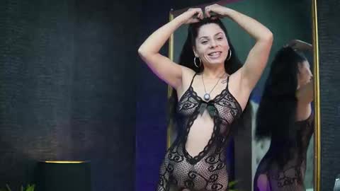 Snapshot of giaeasyice chatting on 11-19-25, 08:42 Gia online show from 11-19-25, 08:42