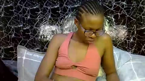 Snapshot of gianna_012 chatting on 01-16-26, 03:43 ENNY online show from 01-16-26, 03:43