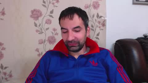 Snapshot of gianni_lion chatting on 11-18-25, 02:43 Gianni online show from 11-18-25, 02:43