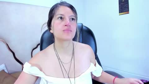 GiaRoussel online show from 10-25-25, 04:13